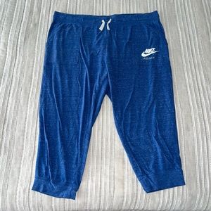 Nike Sportswear Vintage Style Plus Size Capris